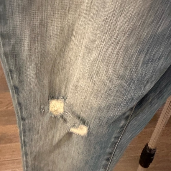 Universal Thread Jeans 10/30R Light Wash Distressed - Picture 6 of 6